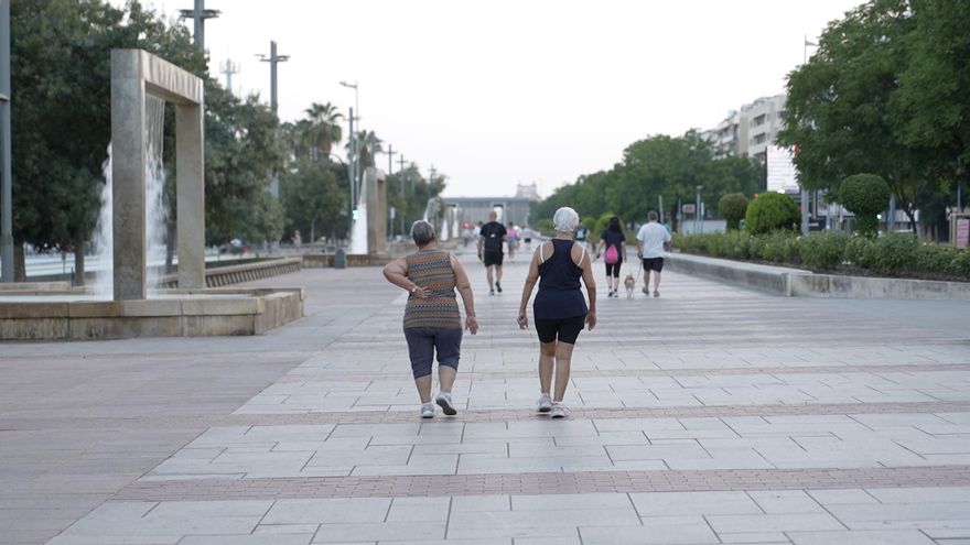 Cómo vivir en Córdoba cuando a las 21:30 sigue habiendo más de 36 ºC: "Estoy deseando que pase agosto"