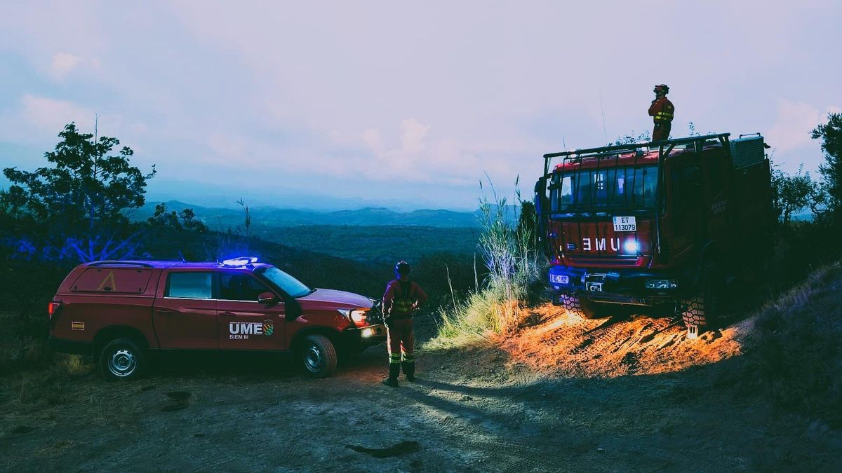 La UME, 'muleta' del Gobierno valenciano: el Ejército actúa en 6 incendios en un mes entre denuncias por la falta de bomberos