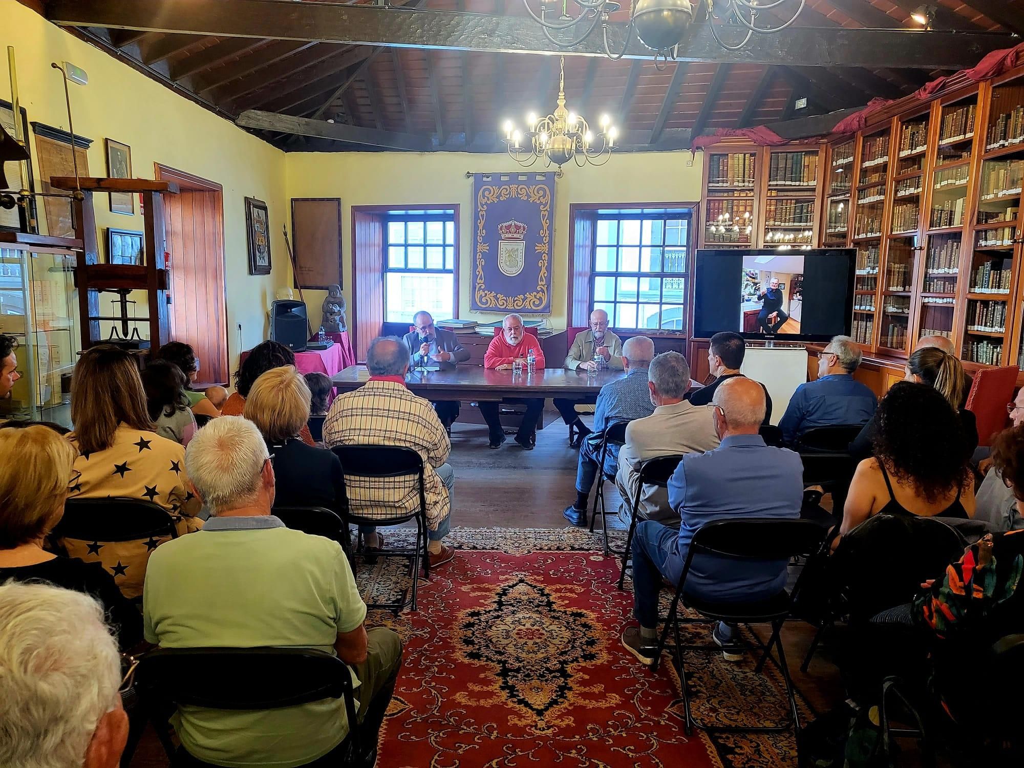 Presentación del libro en homenaje a Miguel Jiménez Amaro en La Cosmológica.