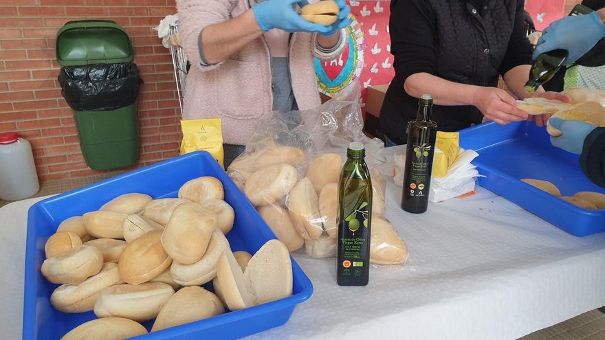 El Ayuntamiento de Sevilla también resbala con el aceite para el desayuno del 28F en los colegios