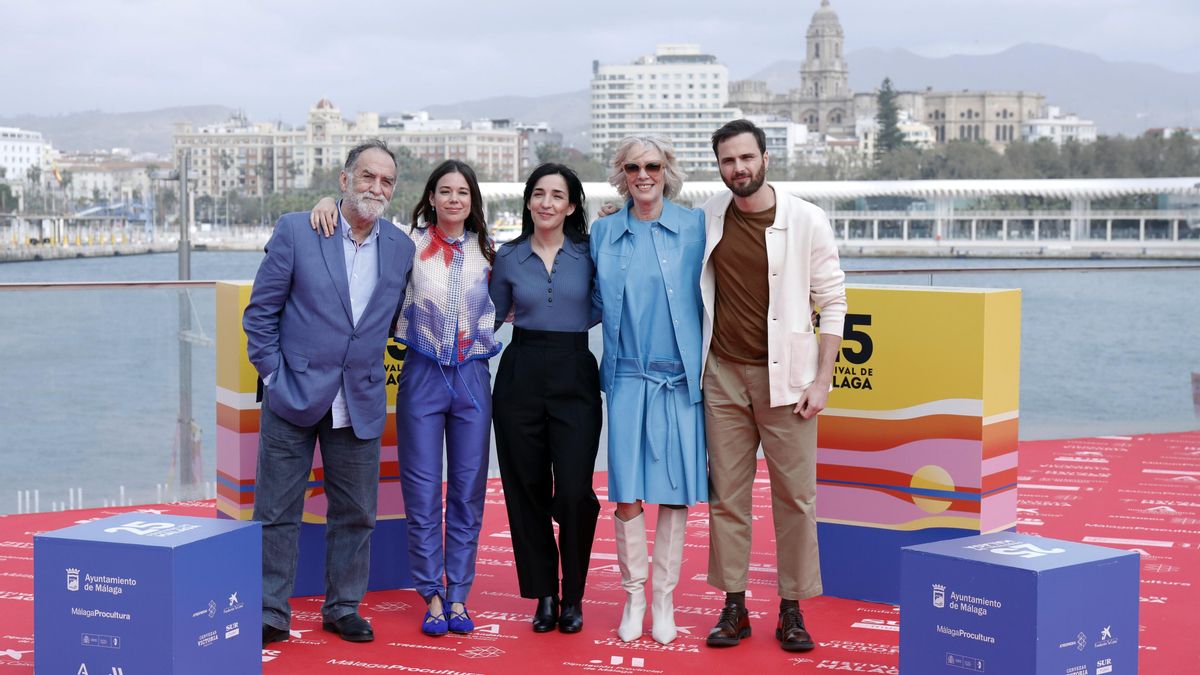 Photocall del equipo de 'Cinco lobitos' en el 25 Festival de Cine de Málaga.