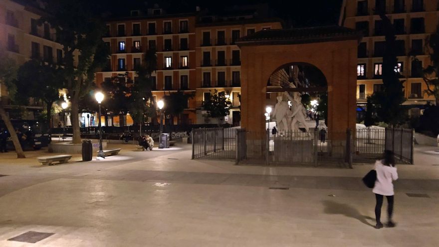 La presencia policial disuade de otro macrobotellón en Malasaña el primer viernes sin estado de alarma