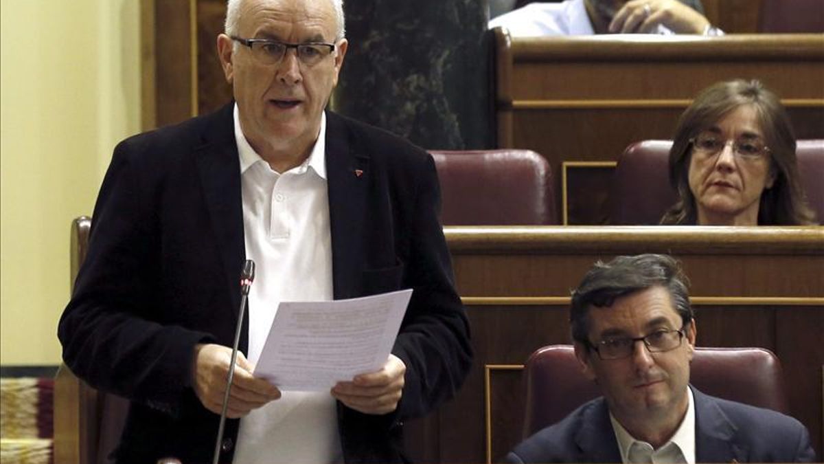 Cayo Lara pide que Rajoy dimita por su responsabilidad en la trama Gürtel.