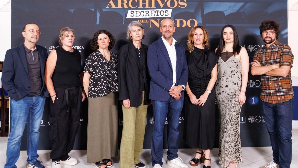 El equipo de 'Los archivos del NO-DO', con José Pastor en el centro de la imagen, durante la presentación de la docuserie