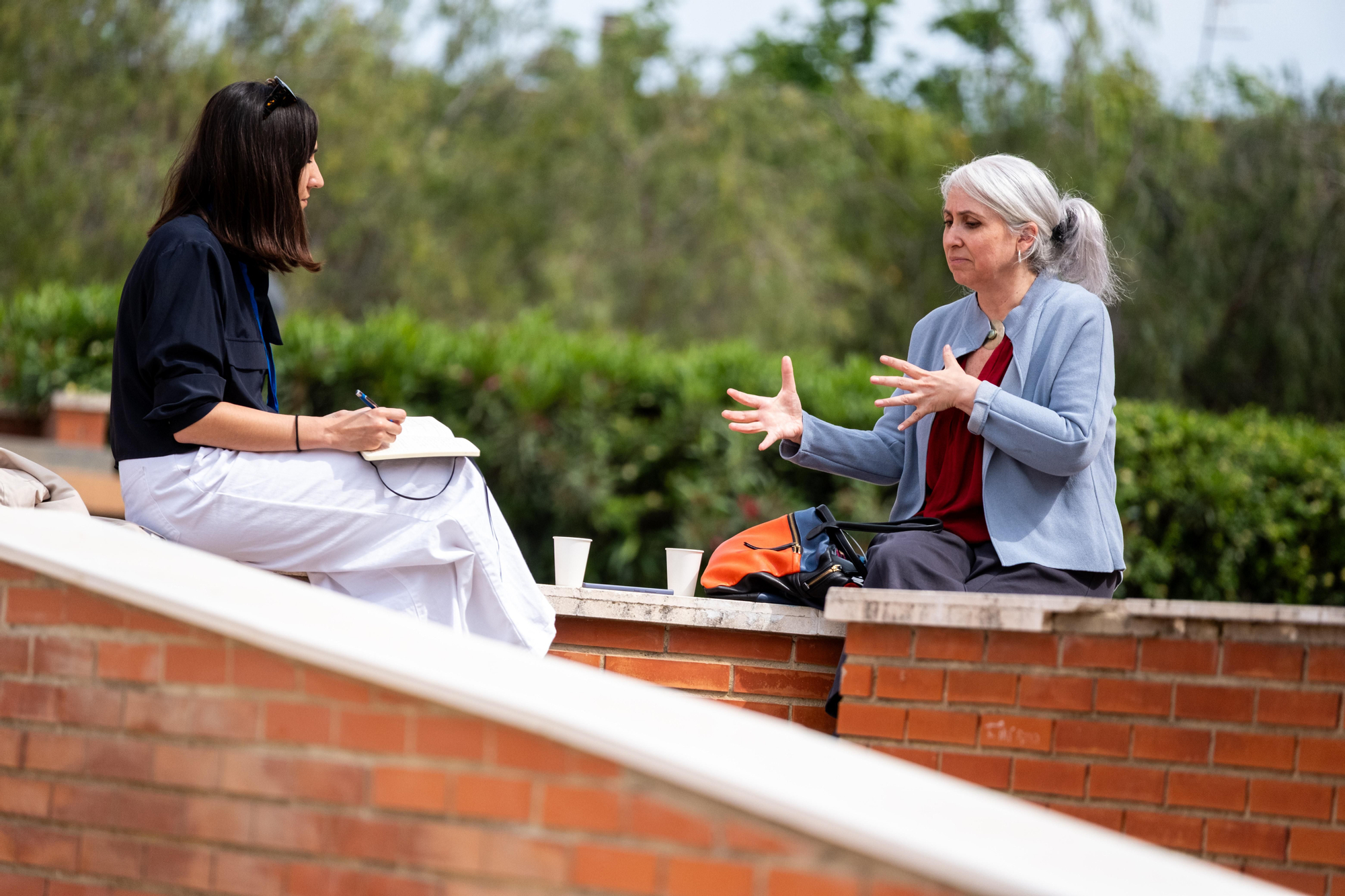 Laura Martínez dialoga con Gabriella Gómez-Mont.