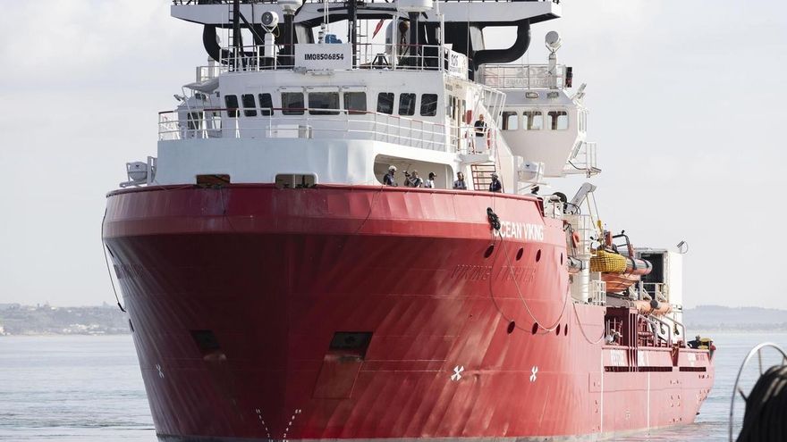 La tensión crece en el barco humanitario "Ocean Viking", que gestiona SOS Mediterranée, con 180 rescatados del mar que esperan desde hace una semana poder desembarcar, hasta el punto de que algunos han amenazado con tirarse por la borda.