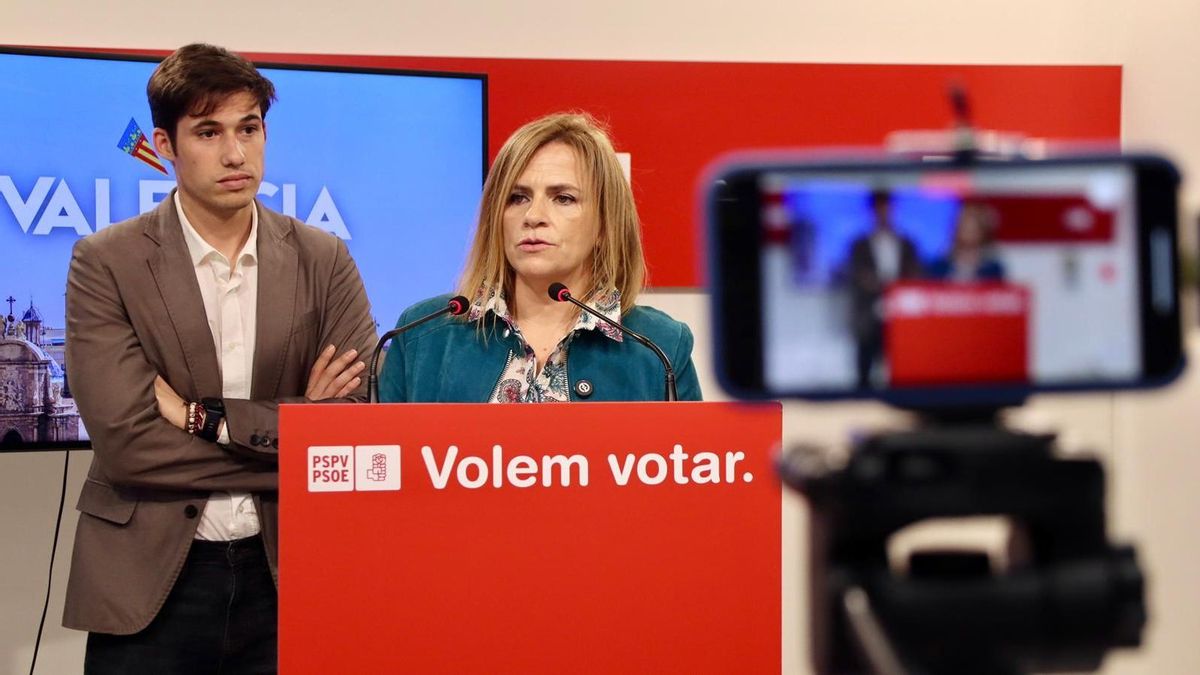 Pilar Bernabéu junto a Borja Sanjuán, en rueda de prensa.