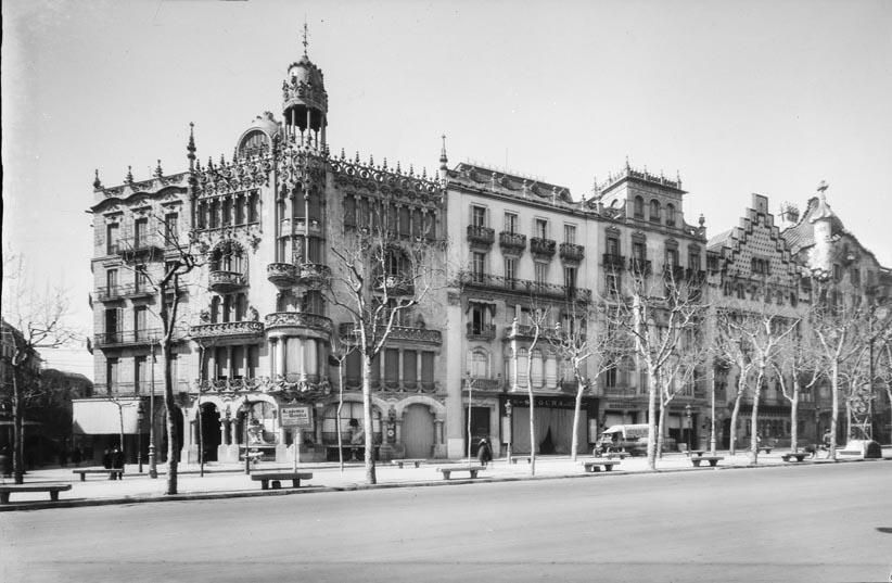 La llamada manzana de la discordia: la Casa Lleó Morera, la Casa Bonet, la Casa Amatller y la Casa Batlló en la misma manzana del Passeig de Gracia, Barcelona.
