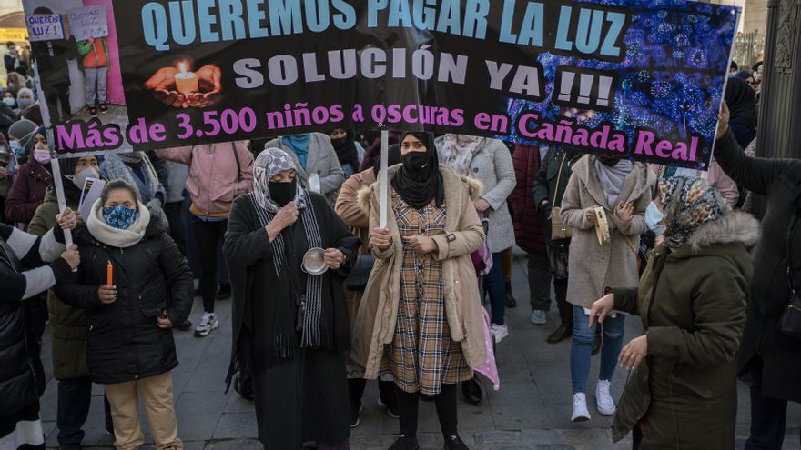 La Cañada Real se planta en la Puerta del Sol para pedir luz tras dos meses sin suministro: "Estamos enfermando"
