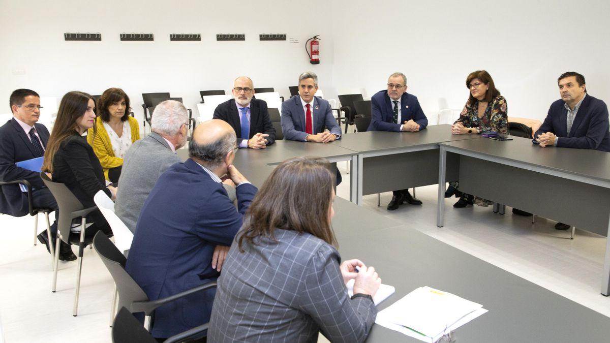 Reunión con los auditores del Instituto Carlos III por la acreditación del IDIVAL. | NACHO ROMERO