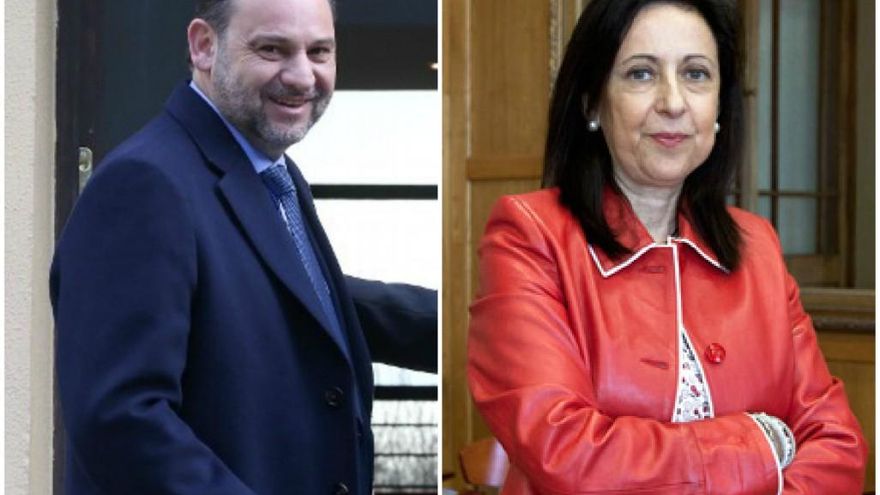 José Luis Ábalos, ministro de Transportes, y Margarita Robles, ministra de Defensa.
