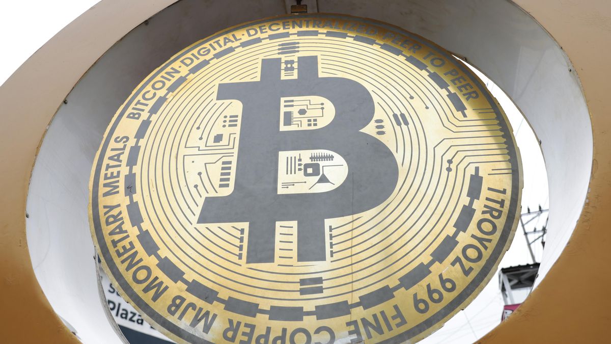 La paradoja de la “democratización” en el ecosistema cripto: ¿Una forma de repartir el poder o de invisibilizarlo?