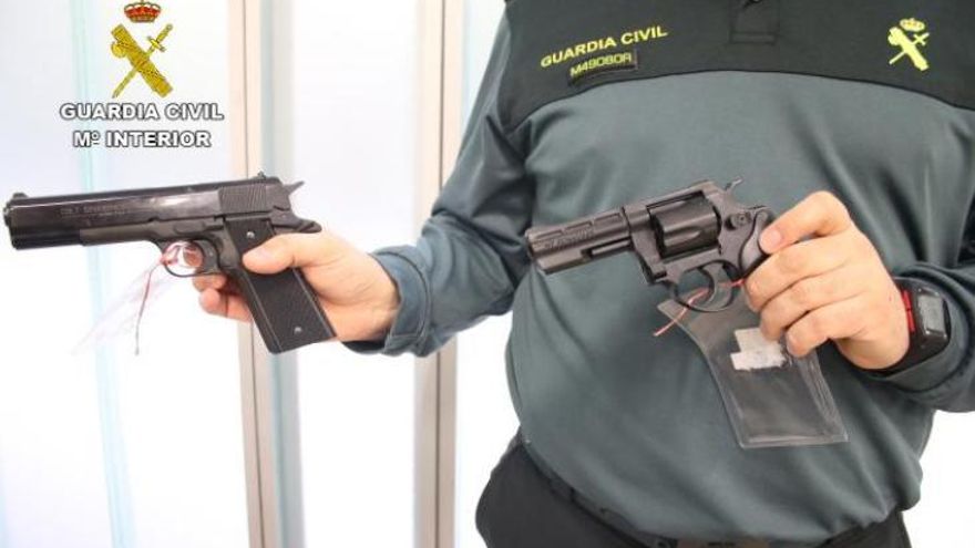 El Tribunal Supremo tumba la pretensión de un guardia civil condenado por tráfico de armas de seguir en el cuerpo