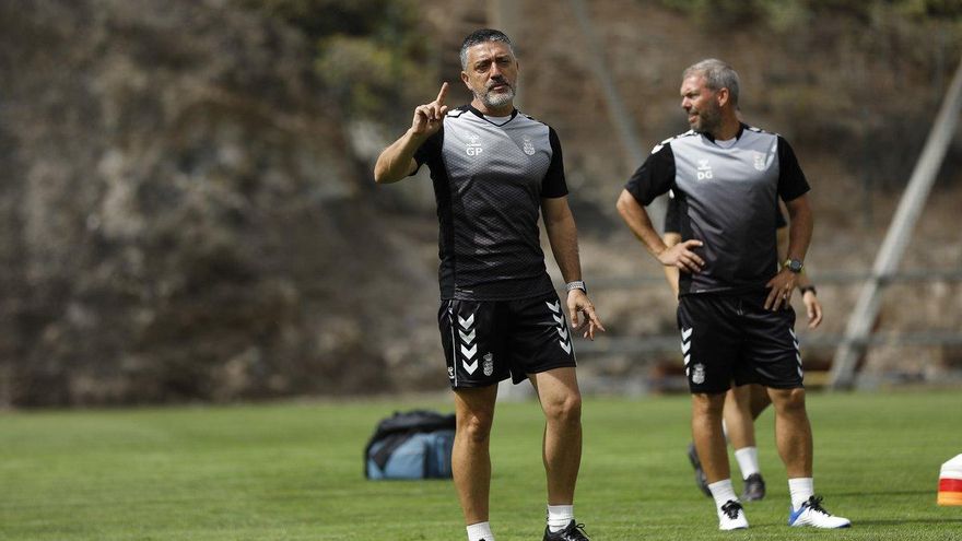 Pimienta espera en Santander un "partido controlado" por la UD Las Palmas