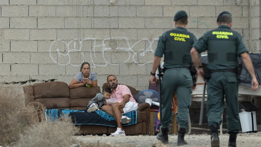 La historia del desalojo que dejó en la calle a un hombre con cáncer y a 24 menores en Lanzarote