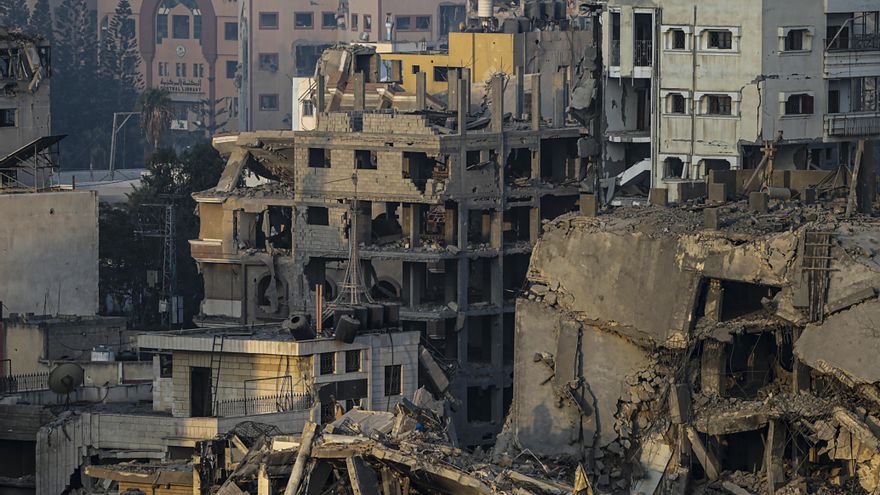 Imagen de edificios destruidos en la ciudad de Gaza, el 5 de noviembre de 2023. EFE/EPA/MOHAMMED SABER