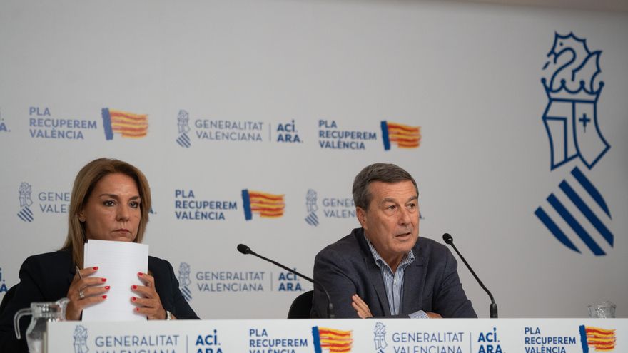 La portavoz y vicepresidenta, Susana Camarero, y el conseller de Sanitat, Marciano Gómez, durante la rueda de prensa del pleno del Consell, a 29 de septiembre de 2025, en Valencia, Comunidad Valenciana (España).