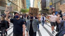 Hundreds of people protest during a demonstration for the death of the African-American citizen George Floyd in Bryant Park, in New York (NY, USA).