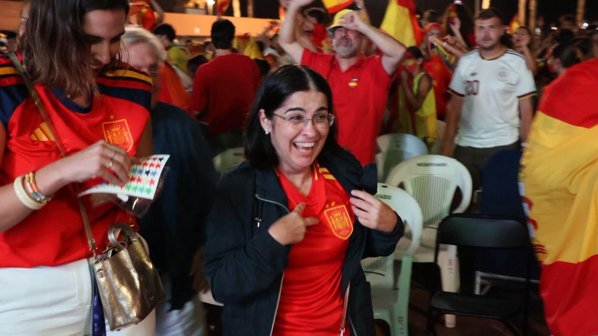 La alcaldesa, Carolina Darias, tras el triunfo de España