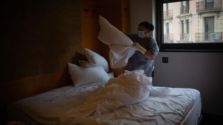 El Consultivo avala la propuesta de implantar camas elevables para reducir la carga de las Kellys, en contra del criterio del Gobierno