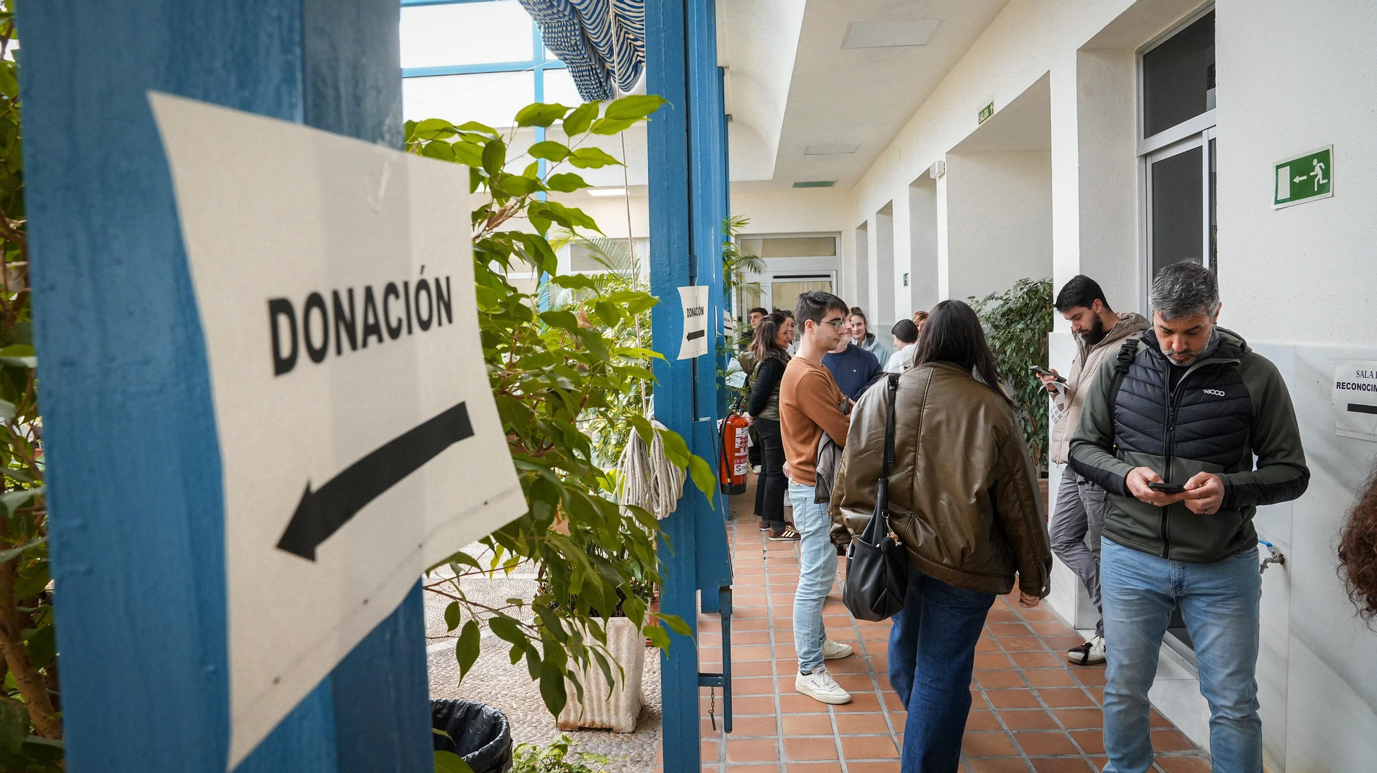 Donantes de sangre acuden al Centro de Transfusión, Tejidos y Células de Córdoba