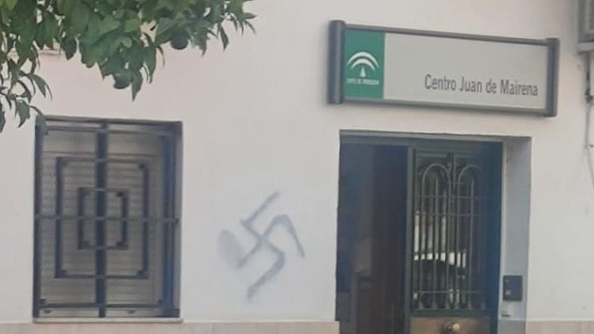 Investigan la aparición de una pintada nazi en la fachada de un centro de menores de Córdoba