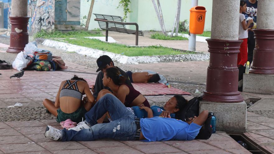 Migrantes y ONG impulsan censo para pedir papeles que les permitan transitar por México