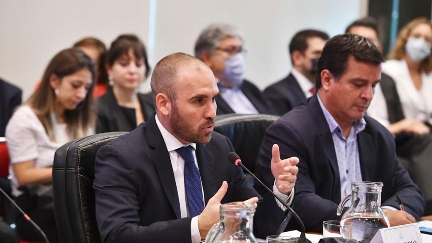 Guzmán defiende el Presupuesto 2022 en el Congreso y mantiene la proyección de inflación del 33%