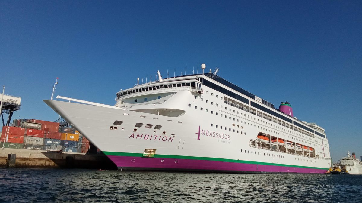 Confinadas 1.700 personas en un crucero en Burdeos por un brote de gastroenteritis que ha dejado un fallecido