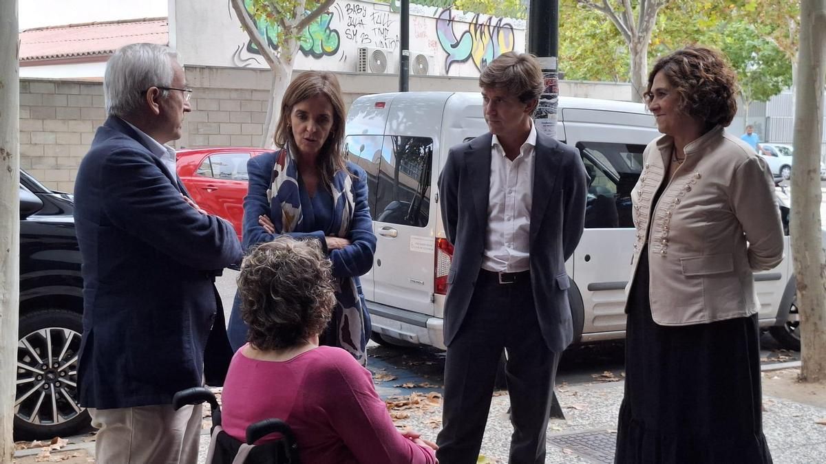 El PP de Zaragoza exculpa al diputado y alcalde que quiere aprobar macrogranjas en suelo de su familia: "No hay nada"