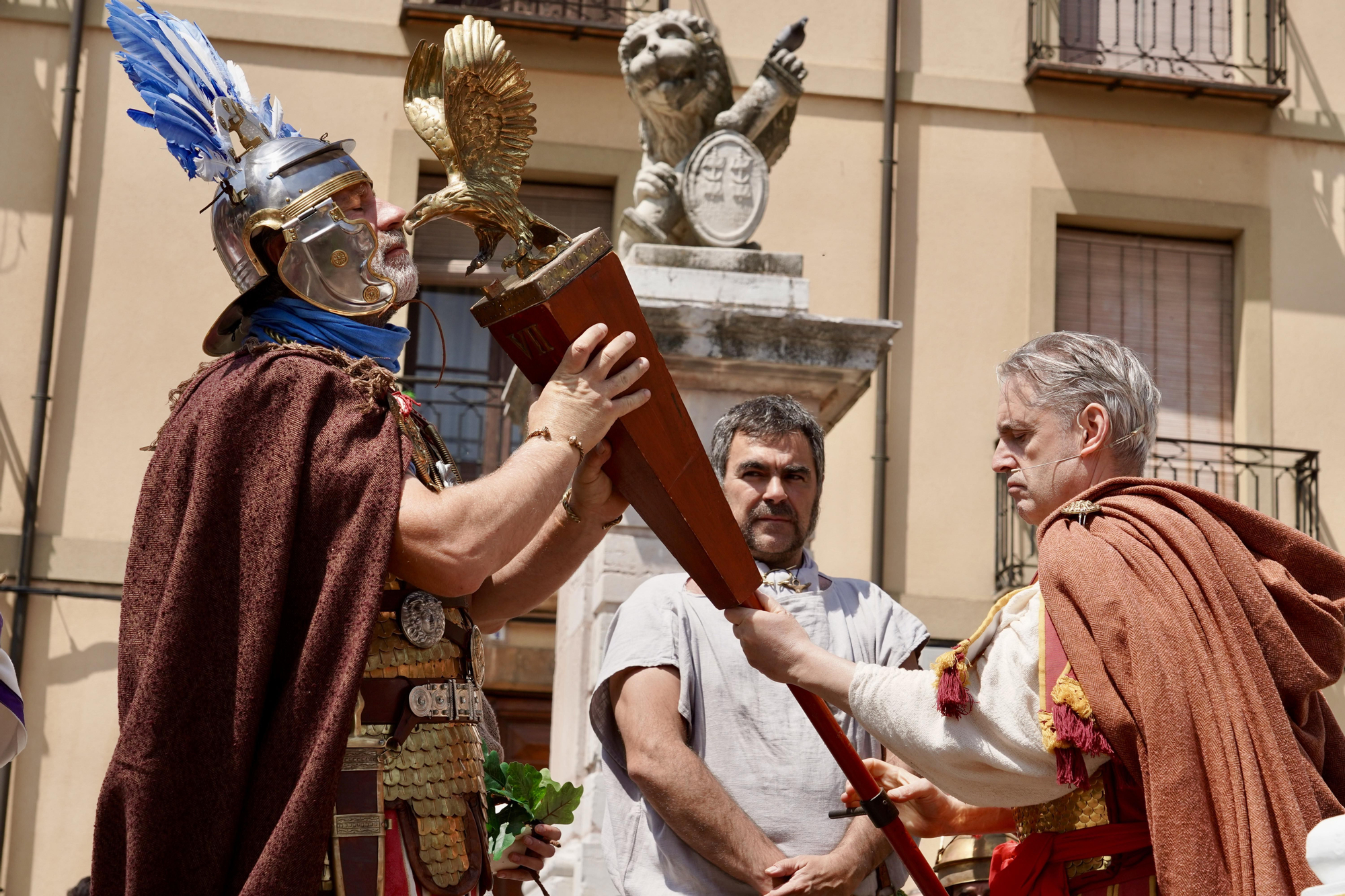 León cierra los actos del 1957.º Natalicio del Águila de la Legio VII con desfiles y la entrega del ‘águila legionaria’