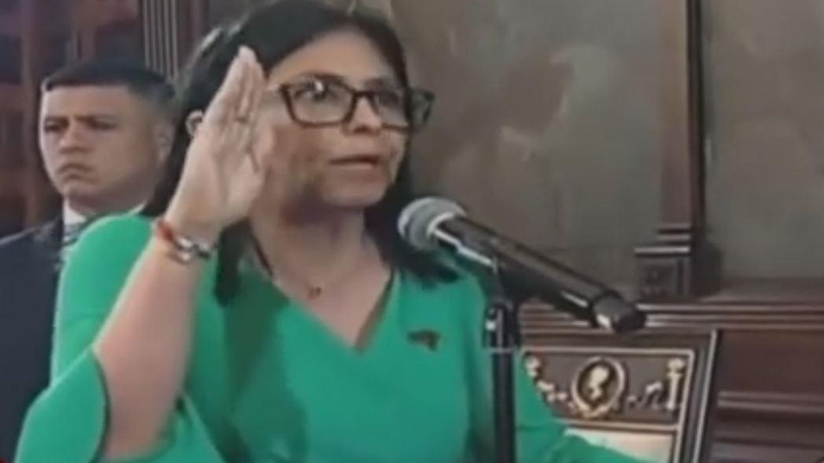 Delcy Rodríguez jura "con dolor y con honor" como primera presidenta de Venezuela