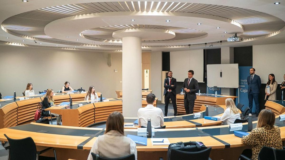 Tomares ofrece tres plazas de máster 100% bonificadas para facilitar el acceso a formación especializada