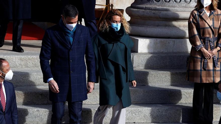 Sánchez pide cumplir la Constitución de "pe a pa" y Unidas Podemos la tacha de "traje viejo"