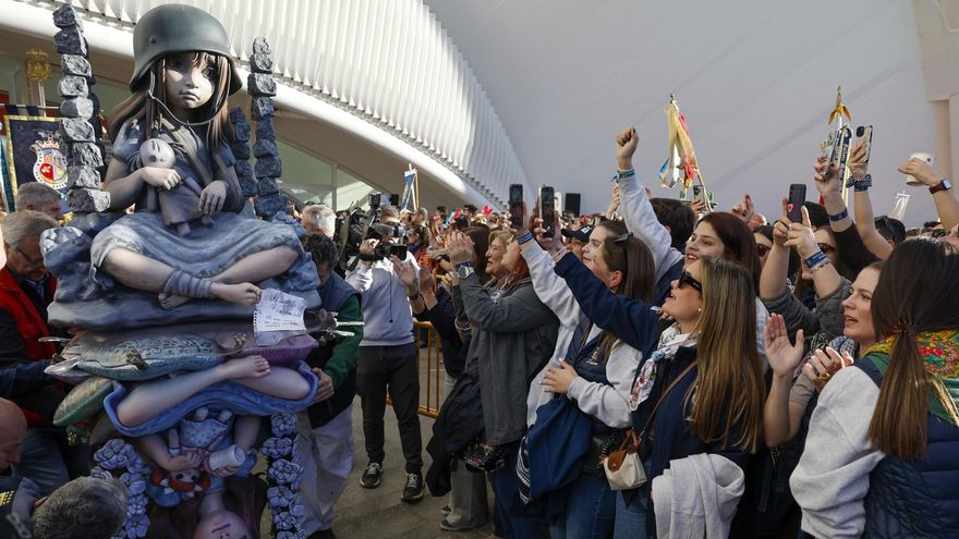 Una niña que sueña con el fin de la guerra, ninot indultat de las Fallas de 2026 por votación popular