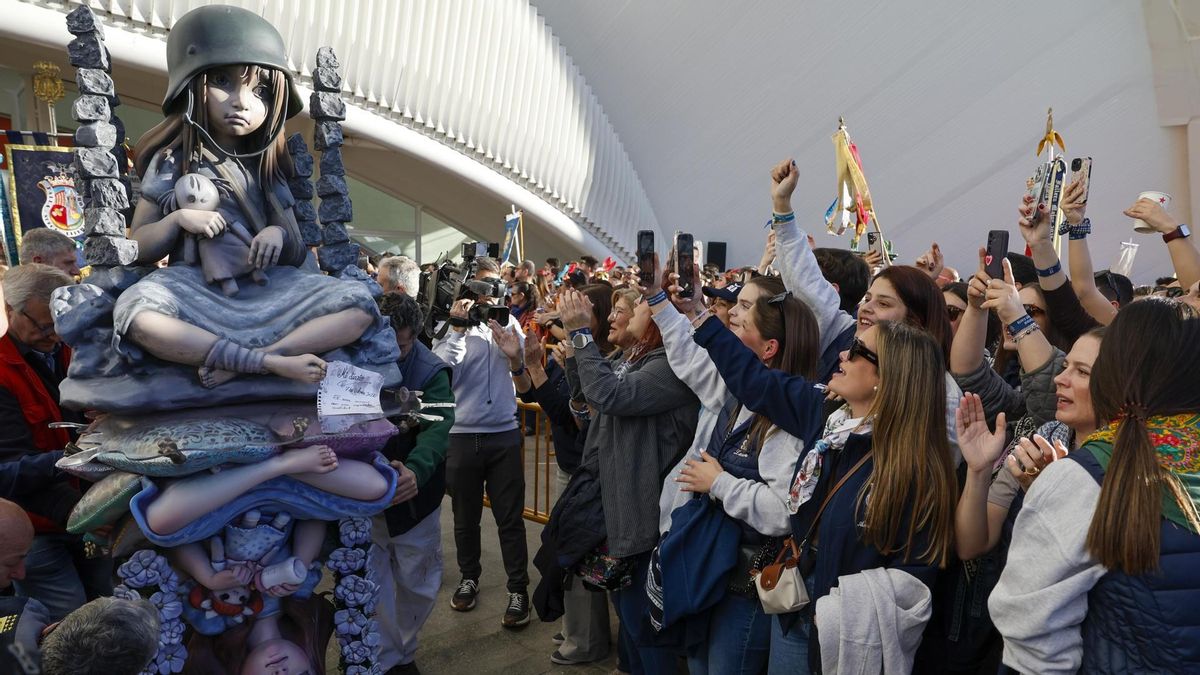 Una niña que sueña con el fin de la guerra, ninot indultat de las Fallas de 2026 por votación popular