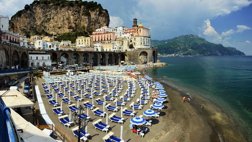 Altrani desde su playa.