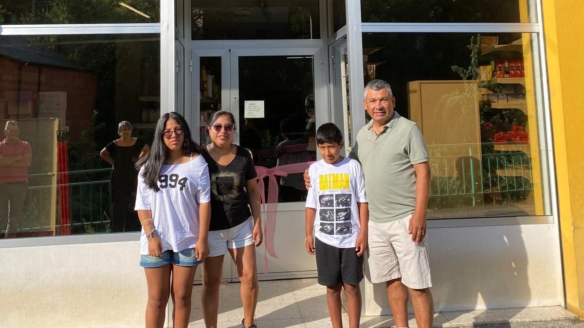 El programa Repuebla de la Diputación de León lleva a Tremor de Arriba a una familia, que se pone al frente de la última tienda del pueblo.