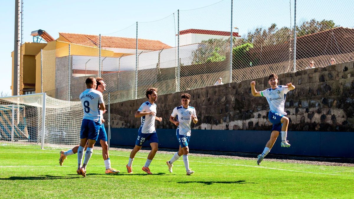 El Tenerife B derriba el muro del Intercity en el tramo final