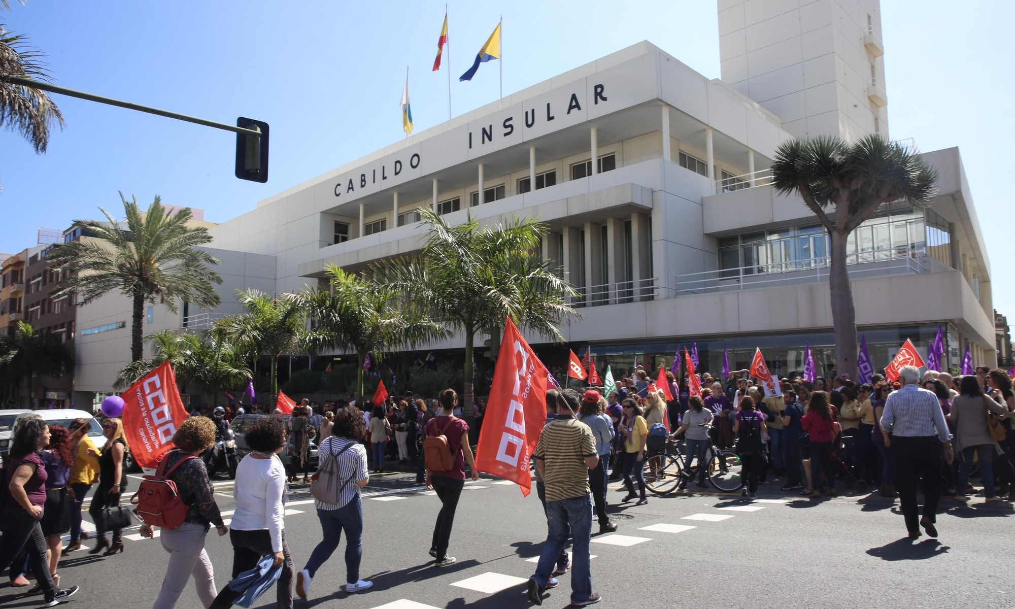 Concentración de sindicatos en el Cabildo de Gran Canaria. (Alejandro Ramos).