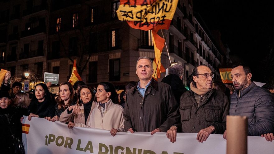 Vox solo reúne a un centenar de personas para intentar boicotear en Madrid el estreno de ‘Altsasu’ en el Teatro La Abadía