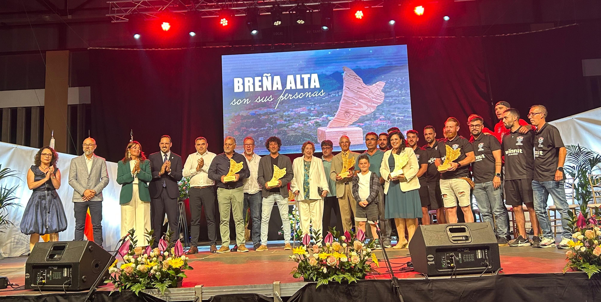Breña Alta distingue en una gala “emocionante” a personas que “han dejado huella en el municipio”.