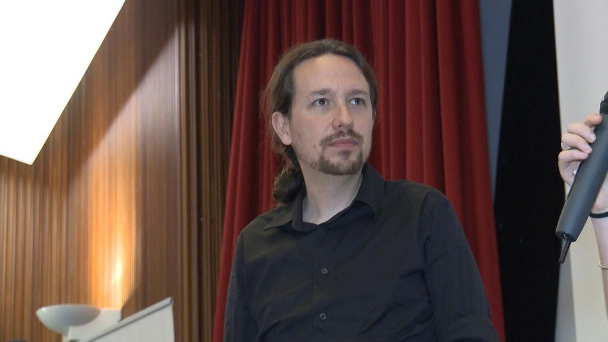 Pablo Iglesias llama "miserables" a quienes comparan los escraches con las "amenazas fascistas" en su nueva casa