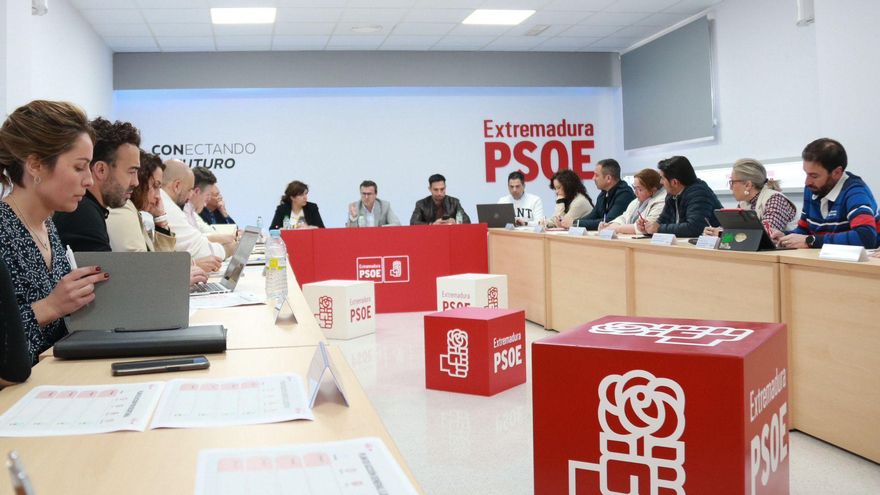 Más mujeres que hombres y una edad media de 45,2 años en la nueva ejecutiva del PSOE extremeño
