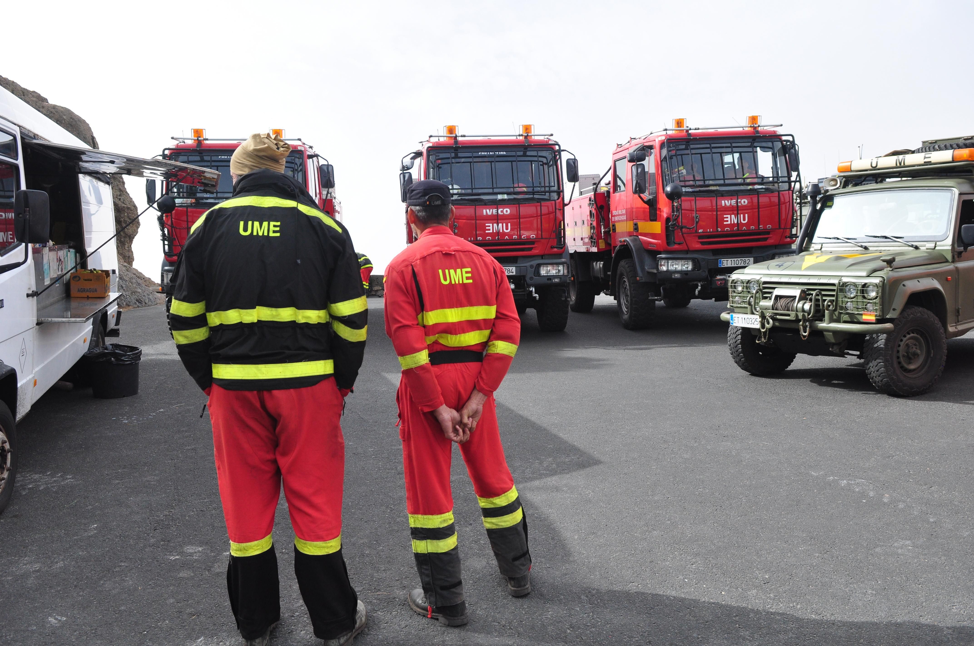 Despliegue terrestre para ayudar a controlar y extinguir el incendio. 8Ángel Sarmiento).