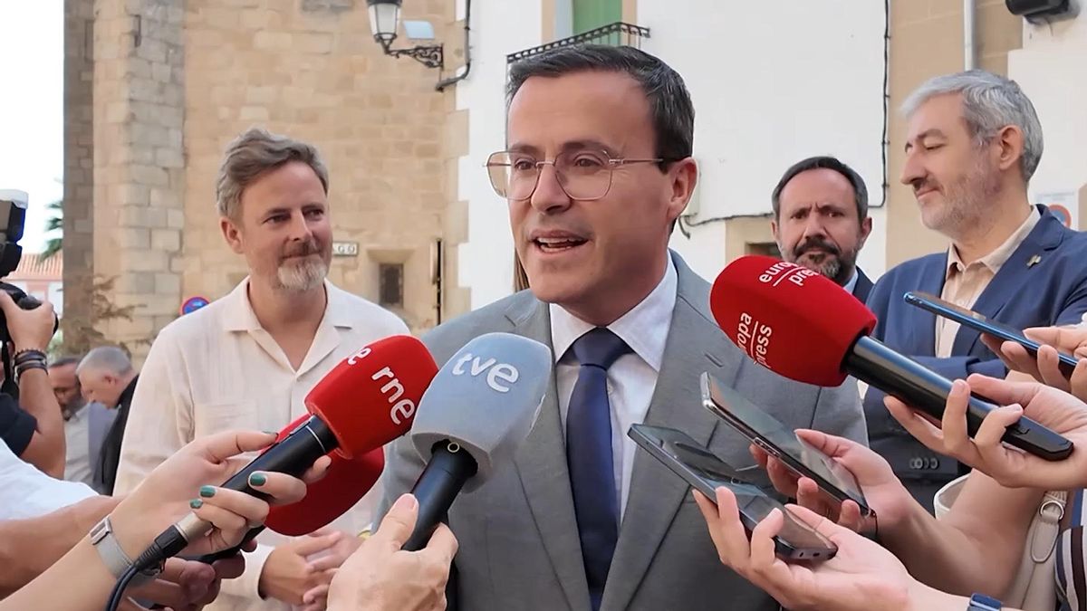 Gallardo afirma que la crisis del transporte escolar en Extremadura se ha cerrado "en falso" y "se agrava"