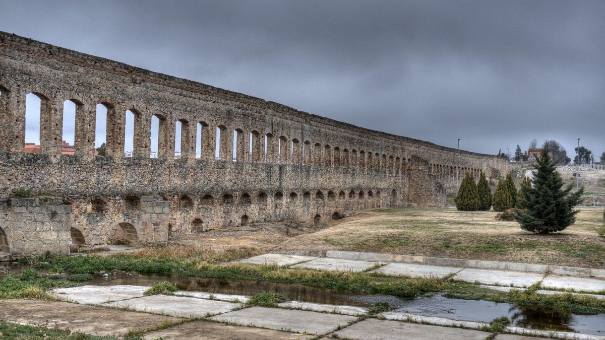 Acueducto de San Lázaro. Esta canalización es del siglo XVI pero aprovechó buena parte de la infraestructura romana anterior.