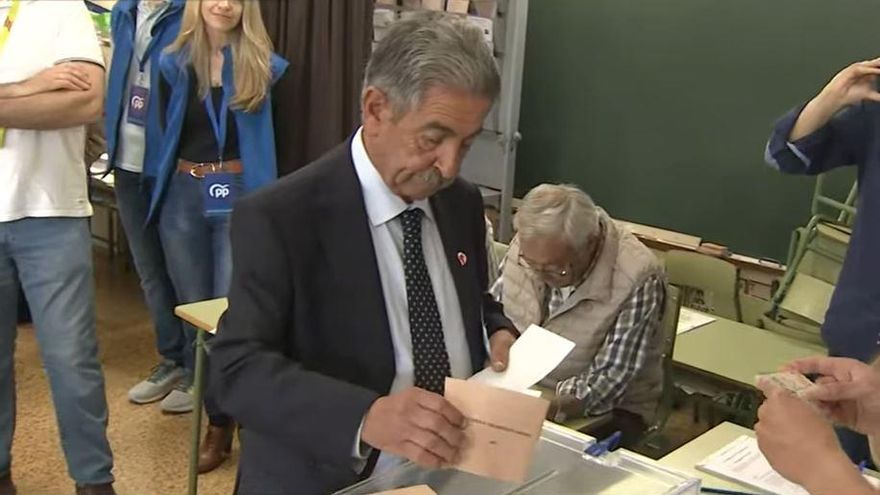 Miguel Ángel Revilla vota este domingo 28 de mayo