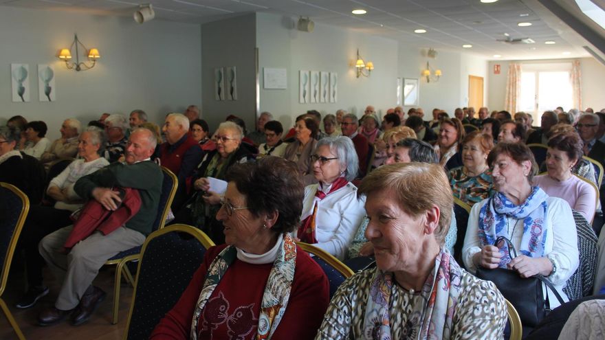 Los jubilados en la asamblea anual.