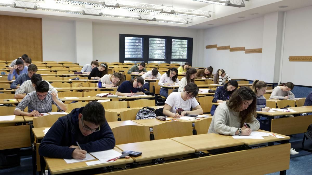 La Junta de Castilla y León no aclara por qué no fue a una reunión online con el Ministerio de Universidades